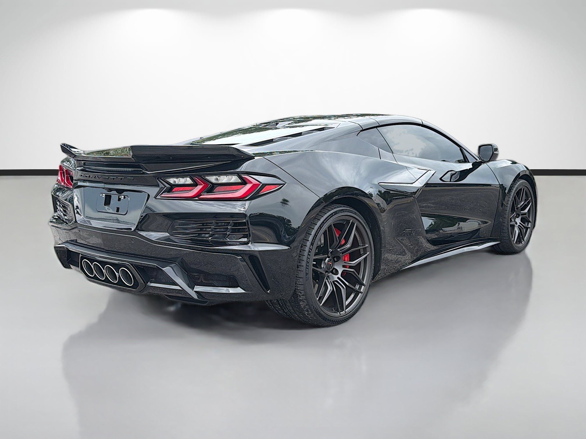 Used 2024 Chevrolet Corvette Z06 w/ Stealth Interior Trim Package RWD image 5