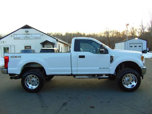 Used 2019 Ford F250 XLT image 2