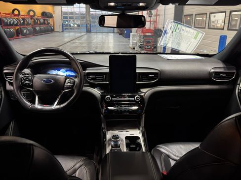 Used 2022 Ford Explorer ST w/ ST Street Pack image 15