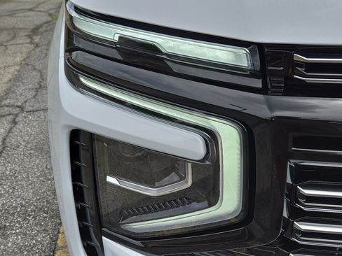 New 2026 Chevrolet Suburban High Country AWD/4WD image 16