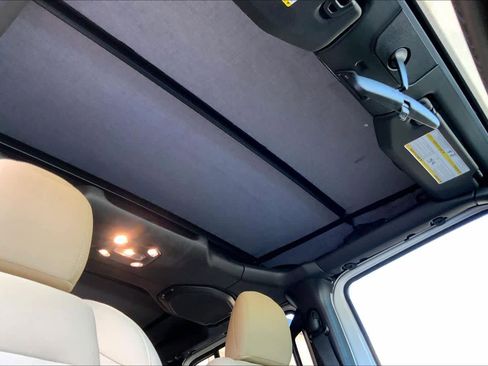 Used 2022 Jeep Wrangler Unlimited Sport image 14