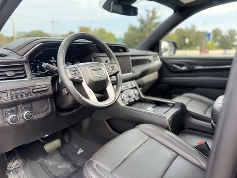 Used 2023 GMC Yukon Denali image 15
