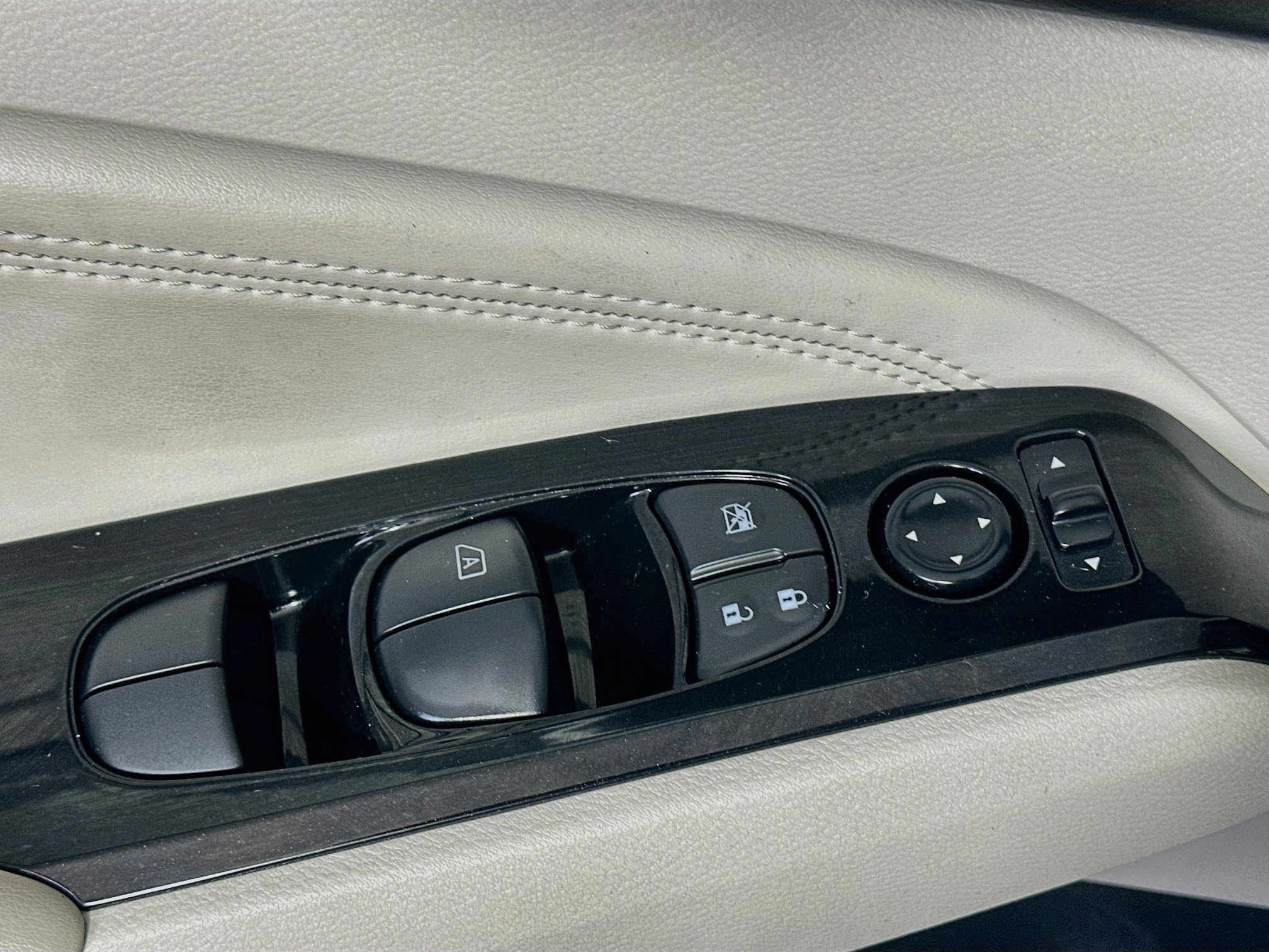 Used 2023 Nissan Altima 2.5 SL FWD image 15