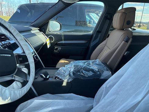 New 2026 Land Rover Discovery Limited Edition image 5