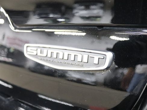 Used 2023 Jeep Grand Cherokee Summit AWD/4WD image 9