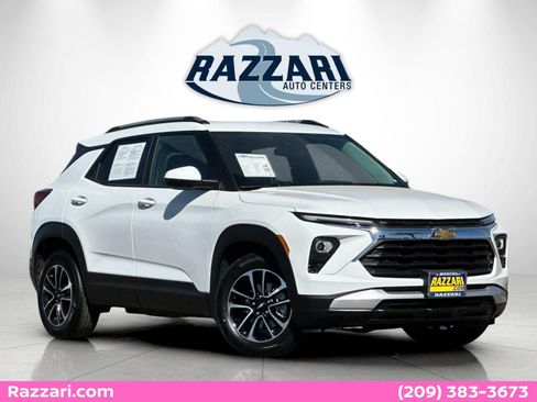 Used 2025 Chevrolet TrailBlazer LT FWD image 1