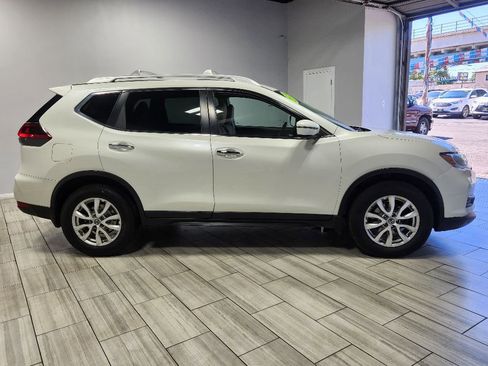 Used 2020 Nissan Rogue SV image 6
