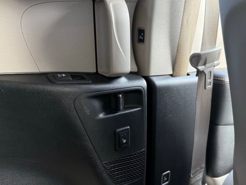 Used 2017 Chrysler Pacifica Touring-L Plus w/ Tire & Wheel Group image 41