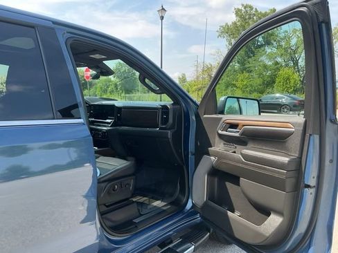 Used 2024 Chevrolet Silverado 1500 High Country w/ High Country Premium Package AWD/4WD image 18