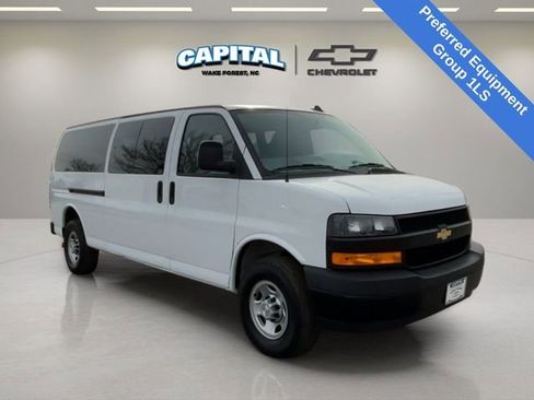 Used 2022 Chevrolet Express 3500 LS image 7