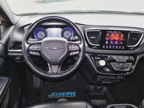 Used 2019 Chrysler Pacifica Touring-L Plus w/ S Appearance Package image 21