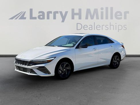New 2026 Hyundai Elantra SEL Sport Premium FWD image 2