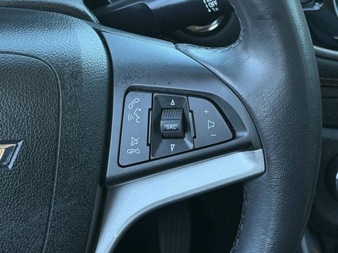 Used 2022 Chevrolet Trax LT w/ LT Convenience Package image 14