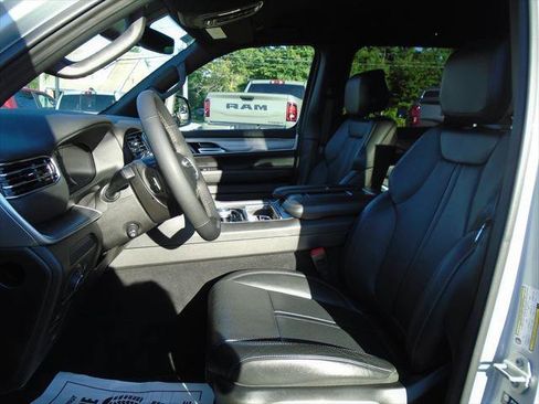 Used 2025 Jeep Wagoneer 4WD w/ Mopar Step-Up Package image 7
