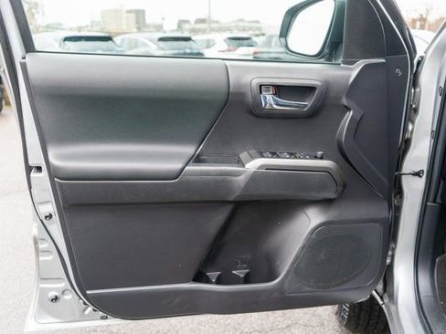 Used 2022 Toyota Tacoma TRD Off-Road w/ Technology Package AWD/4WD image 15