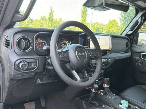 Used 2026 Jeep Wrangler Unlimited Rubicon AWD/4WD image 10