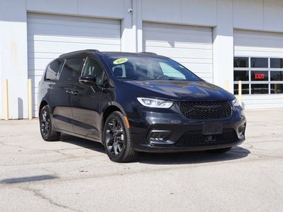 Used 2022 Chrysler Pacifica Touring-L w/ S Appearance Package