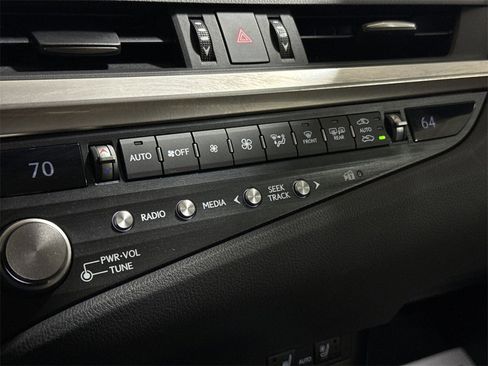 Used 2021 Lexus ES 300h w/ Premium Package image 16