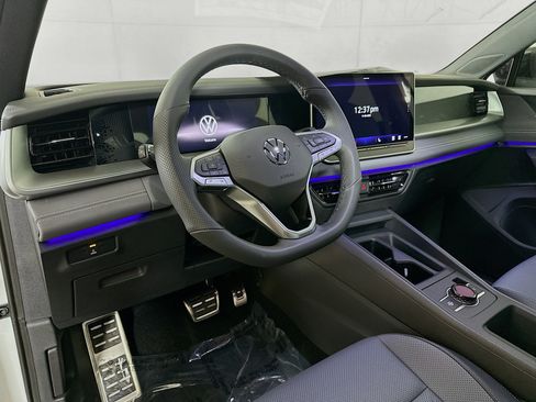 Used 2026 Volkswagen Tiguan SE R-Line AWD/4WD image 9