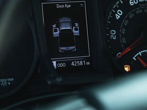 Used 2019 Toyota Tacoma SR image 20