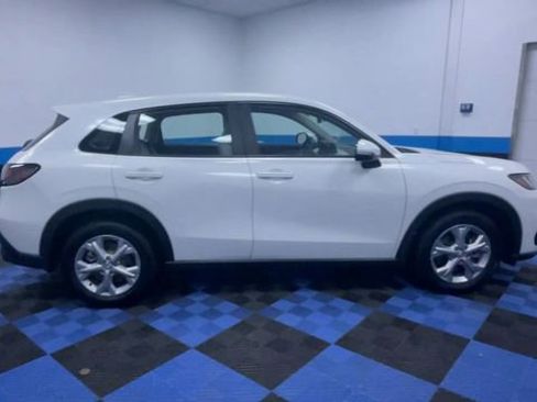 Certified 2025 Honda HR-V LX image 9