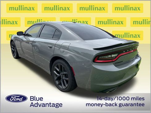 Used 2019 Dodge Charger SXT w/ Blacktop Package RWD image 3