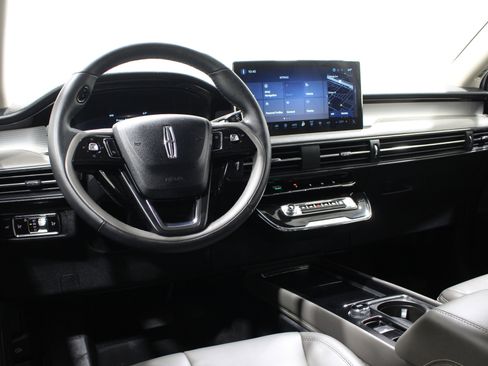 Used 2025 Lincoln Corsair FWD image 2