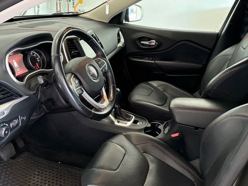 Used 2016 Jeep Cherokee Trailhawk w/ Comfort/Convenience Group image 5