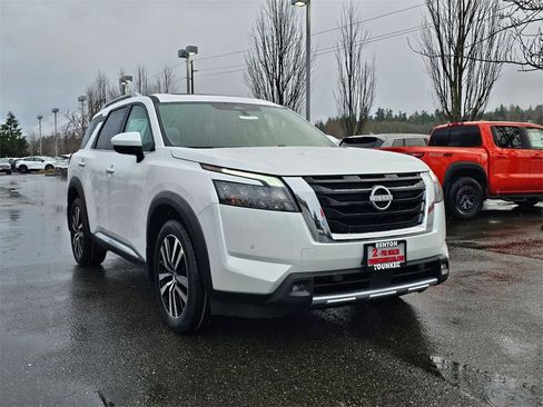 New 2025 Nissan Pathfinder Platinum image 3