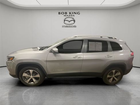 Used 2020 Jeep Cherokee Limited w/ Technology Group AWD/4WD image 2