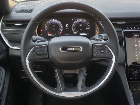 Used 2024 Jeep Grand Cherokee Altitude image 30