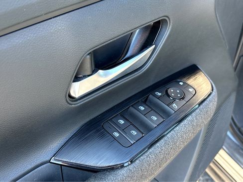 Used 2025 Nissan Kicks SV image 19