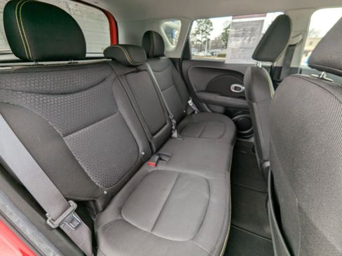 Used 2015 Kia Soul + image 15