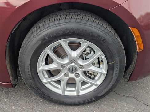 Used 2021 Chrysler Voyager Lxi image 10