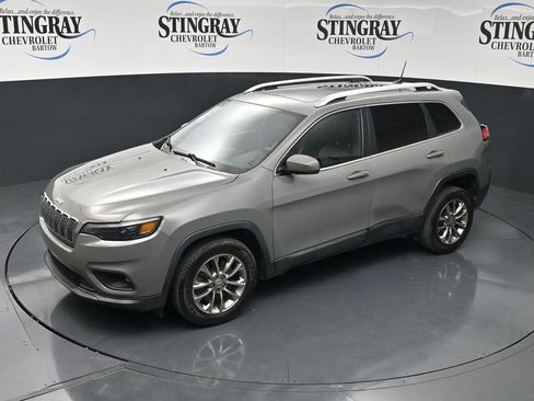 Used 2020 Jeep Cherokee Latitude Plus w/ Comfort/Convenience Group FWD image 32