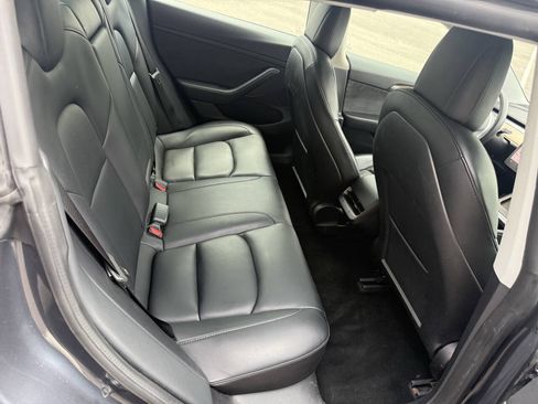 Used 2022 Tesla Model 3 Standard Range RWD image 16