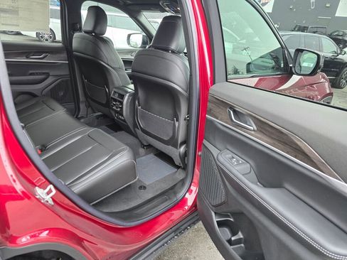 New 2025 Jeep Grand Cherokee Limited image 14