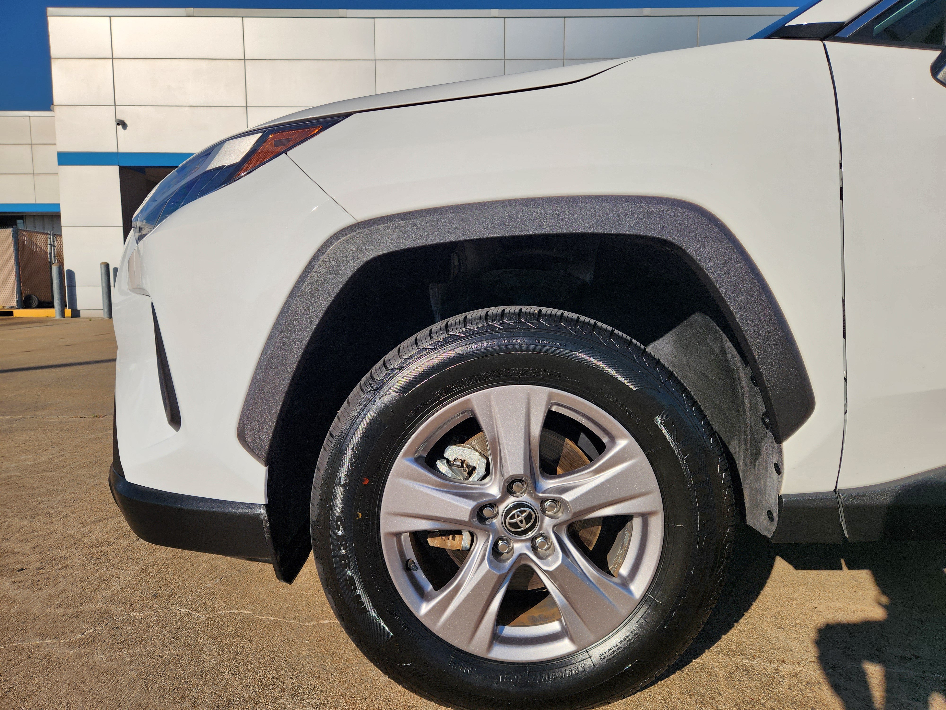 Used 2025 Toyota RAV4 XLE FWD image 9