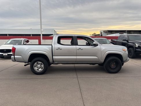 Used 2022 Toyota Tacoma SR image 3