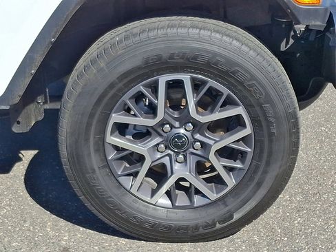 Used 2025 Jeep Wrangler Sahara image 3