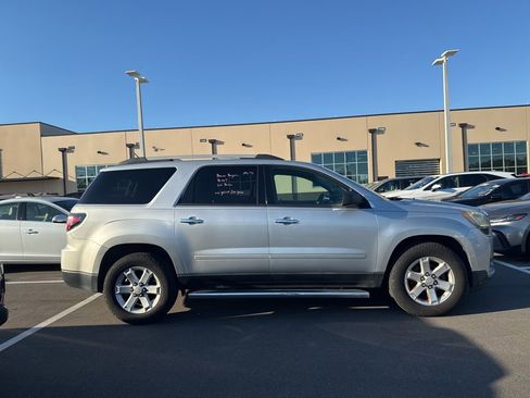 Used 2014 GMC Acadia SLE image 2