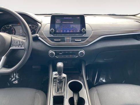 Used 2024 Nissan Altima 2.5 SV FWD image 11