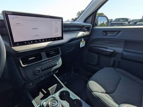 New 2025 Ford Maverick XLT w/ XLT Luxury Package image 31