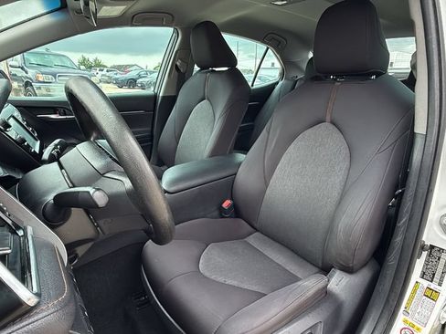 Used 2018 Toyota Camry LE FWD image 15