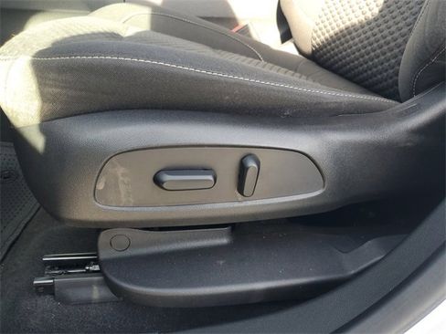 Used 2017 GMC Acadia SLE w/ Driver Alert Package I image 15