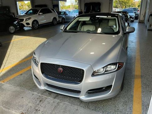 Used 2019 Jaguar XJ R-Sport image 1