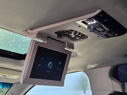 Used 2019 Cadillac Escalade Premium Luxury image 23