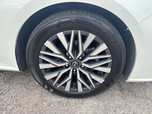 Used 2025 Nissan Altima 2.5 SV FWD image 30
