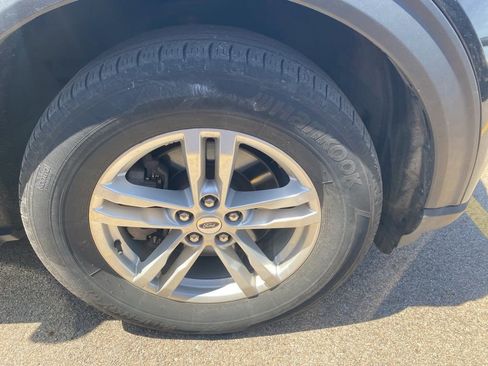 Used 2023 Ford Explorer XLT w/ Equipment Group 202A AWD/4WD image 5