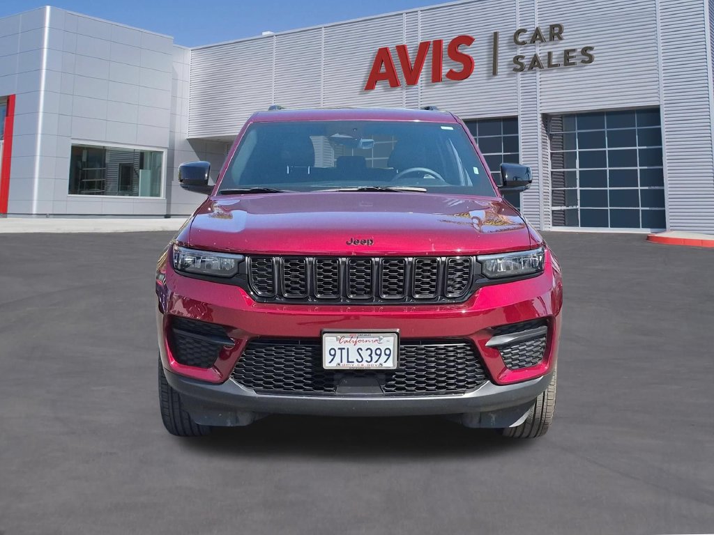 Used 2025 Jeep Grand Cherokee Altitude AWD/4WD image 2